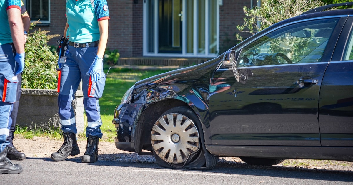 Twee auto’s botsen op N386 bij Kropswolde