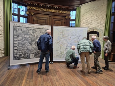 Grote kaarten tonen linie 1629 Den Bosch door dorpen en wijken