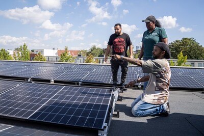 In Rotterdam delen flatbewoners zonnepanelen om groene stroom voor iedereen mogelijk te maken