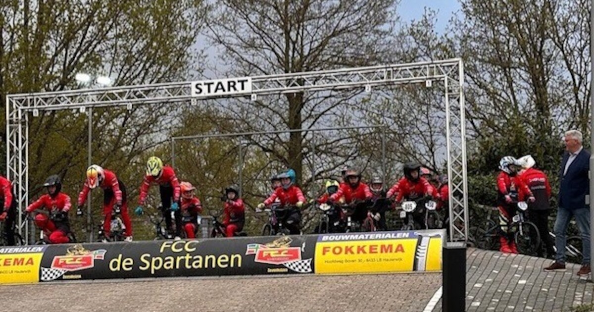 Nieuwe BMX-fietsen voor Fietscrossvereniging in Zevenhuizen