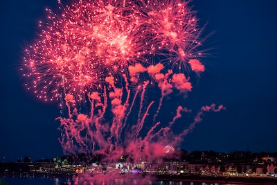 Tóch vuurwerk tijdens Vierdaagsefeesten: Waal staat dinsdag alsnog ‘in vlammen’