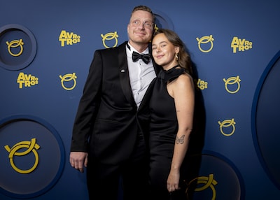 amsterdam-daniel-en-danique-uit-het-rtl-programma-b-b-vol-liefde-op-de-rode-loper-voorafgaand-aan-de-uitreiking-van-de-gouden-televizier-ring-in-carre-tijdens-het-gala-wordt-de-meest-prestigieuze-televisieprijs-van-nederland-voor-de-60e-keer-uitgereikt-anp-ramon-van-flymen