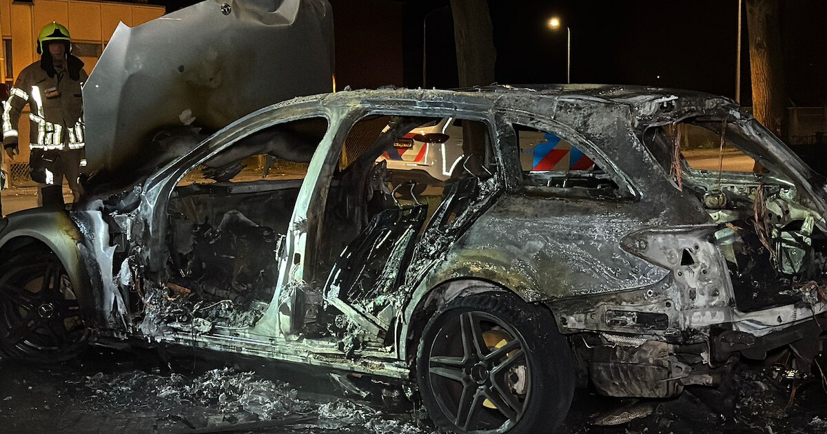 Auto volledig uitgebrand in Maastricht
