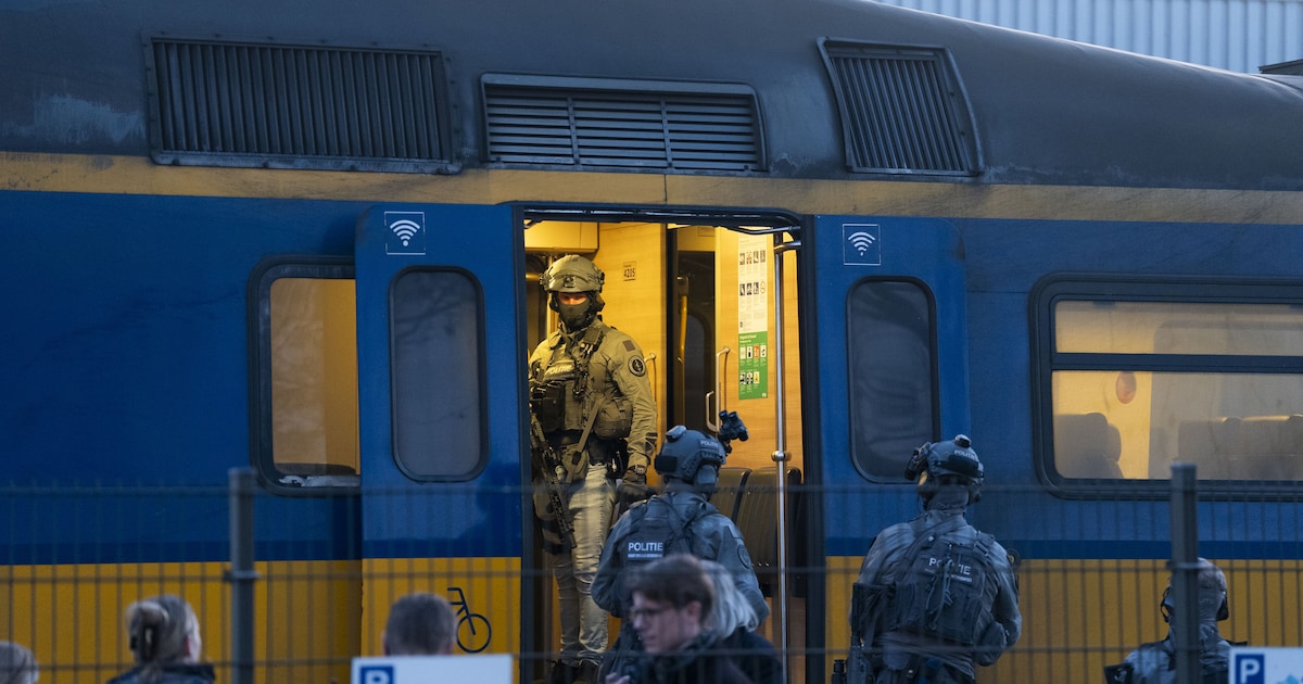 Man die valse bommelding in trein bij Hilversum deed, heeft waslijst aan veroordelingen voor bedreig
