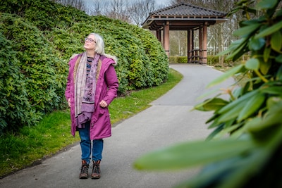 Al tien jaar lopen mensen anderhalf uur in stilte door het Máximapark: ‘Heel fijn dat je niks hoeft’
