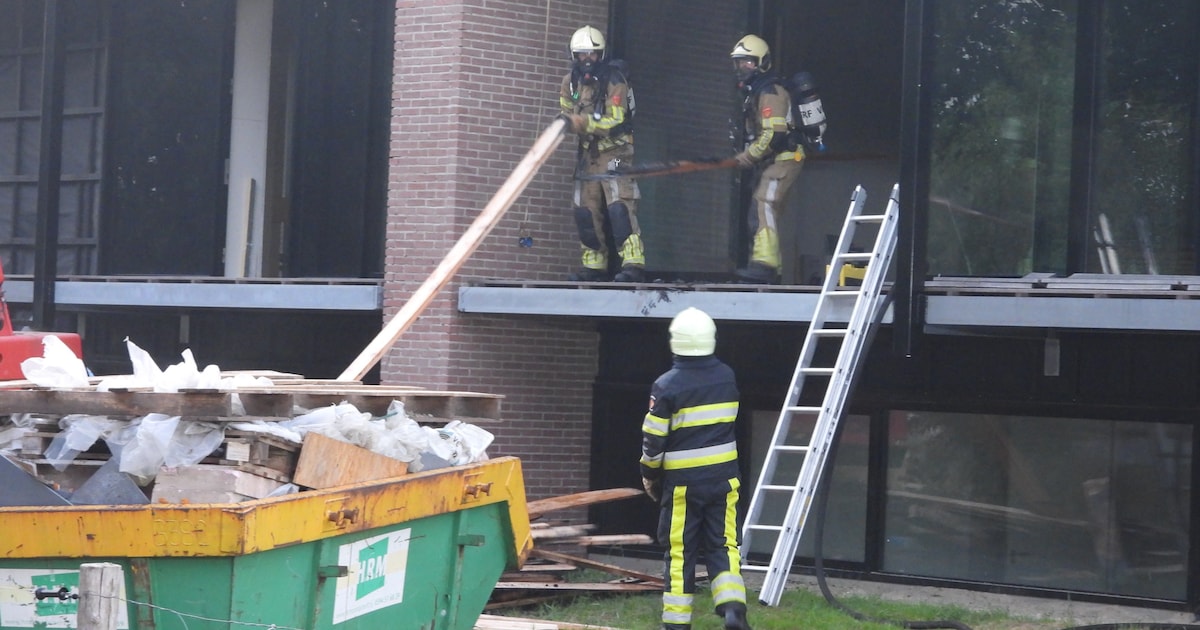 Politie onderzoekt mogelijke brandstichting na woningbrand in Opeinde