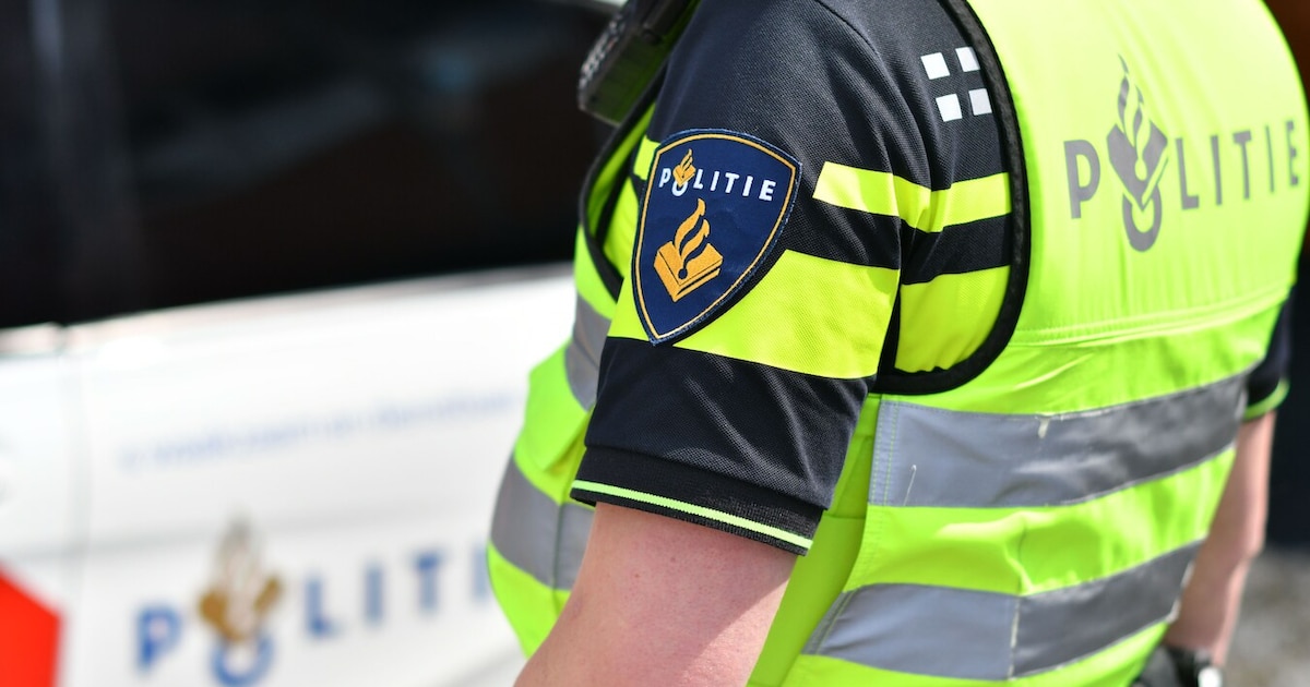 Politie deelt beelden van verdachte die explosief legt bij woning in Lopik