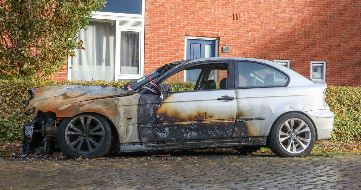 Last onder bestuursdwang voor eigenaar uitgebrande auto in Leeuwarden
