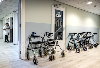 Mishandelde hoogbejaarde man (86) zijn vriendin én de buurvrouw? ‘Ik wilde m’n meisje terug’