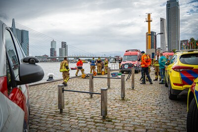 Grote zoekactie na aantreffen tas langs de Nieuwe Maas levert niets op
