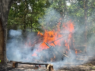 Leerkracht ontdekt brand bij heempark naast school, gebouw verloren: ‘Dit moet al uren hebben gebran