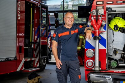 Zijn eerste grote brand maakte hij mee als 18-jarige, nu neemt Perry (58) afscheid van brandweer: ‘Het is goed zo’