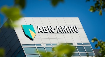 Twee jaar ziek en tóch 500 keer thuiswerk declareren: ABN Amro zet medewerker op straat, rechter geeft haar alsnog geld mee