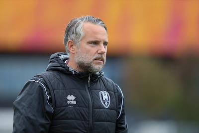 ADO Den Haag en beloftentrainer Henk de Zeeuw na dit seizoen uit elkaar: ‘Soms beter als de wegen sc