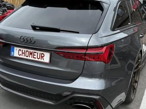 Provocerend kenteken op dure Audi RS6 leidt tot discussie in België | Auto  | AD.nl