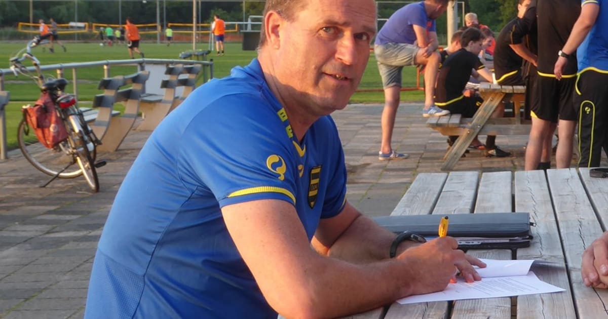 Michel de Ridder stopt als trainer bij SV Meerkerk 2