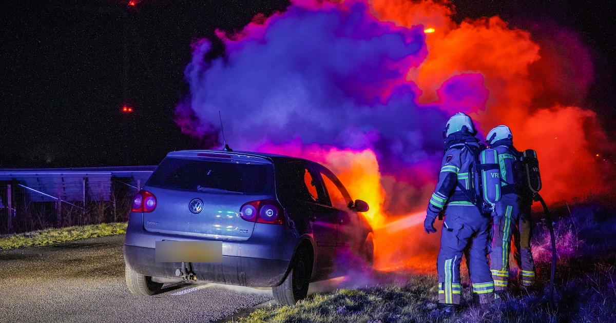Auto in Coevorden vliegt in brand tijdens rijden