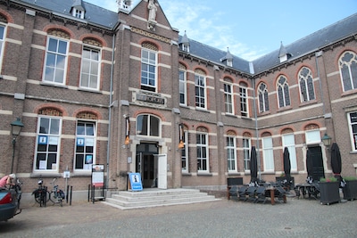 Buurtbewoners krijgen eerste schetsen voor nieuwe basisschool en twintig woningen in Megen te zien