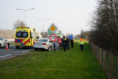 Kop-staartbotsing met drie auto’s zorgt voor file op N35 richting Heino