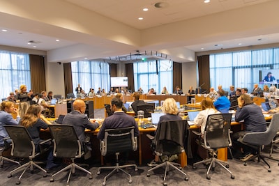 Salarisverhoging voor bestuurders Amsterdam: burgemeester krijgt er bijna 400 euro bij