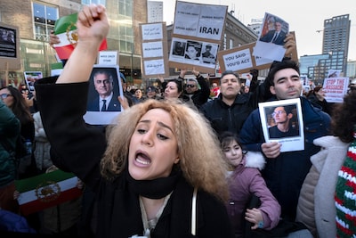 Iraanse Eindhovenaren roepen om hulp tijdens demonstratie: ‘Verbreek diplomatieke relaties, ontsla I