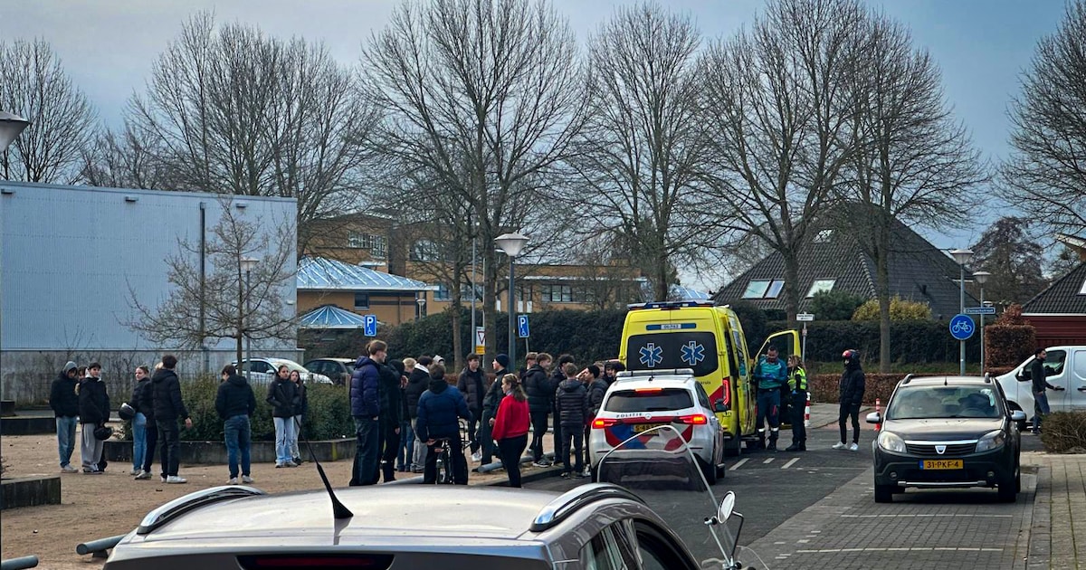 Jongeren gooien met zwaar vuurwerk in Zutphen, jongen gewond afgevoerd