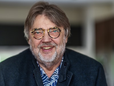 Henk Westbroek haalt podcast over Jerney Kaagman offline na sommaties, maar komt met ‘tegenchantage’
