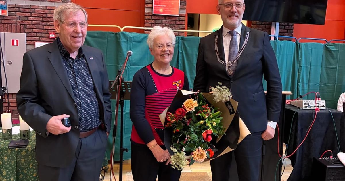 Mevrouw Vos-van de Pol krijgt koninklijke onderscheiding in Assen