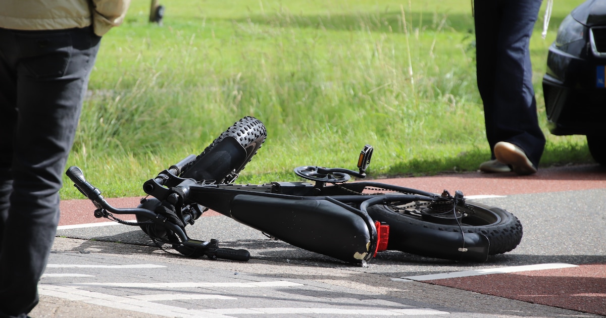 Fietser gewond na botsing met scooter op Gravenbospad in Hoofddorp