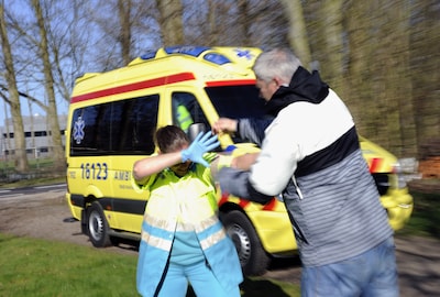 OM gaat zwaardere straffen eisen bij geweld tegen hulpverleners