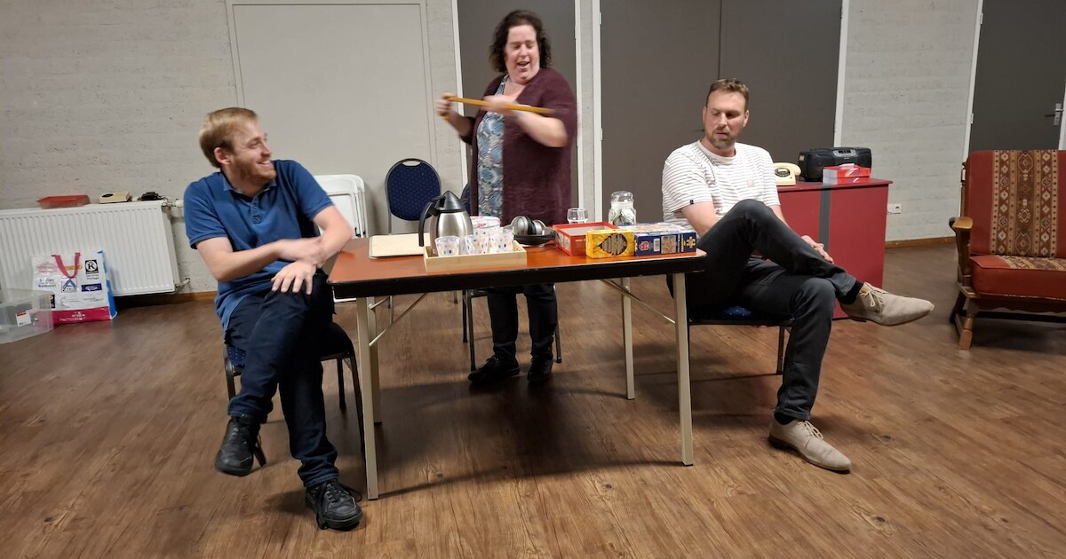 Opgepast: ‘Aasgieren op de thee’ bij toneelvereniging INTERNOS