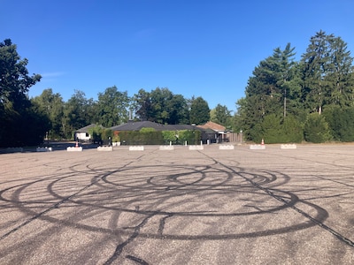 Betonblokken vervangen door nieuwe maatregelen tegen straatracers in Budel-Dorplein