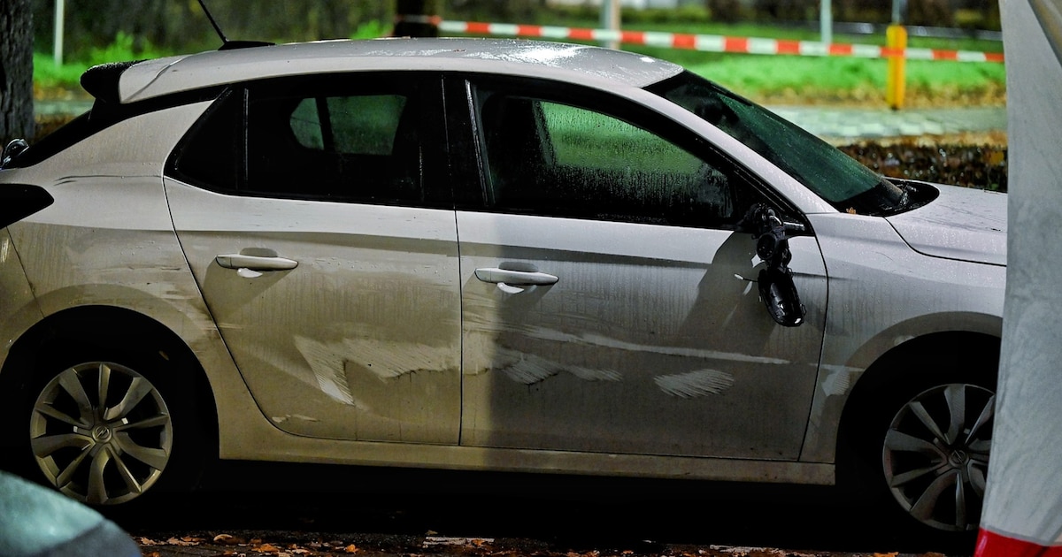 Fietser overlijdt na botsing met geparkeerde auto in Tilburg, wordt aangetroffen door voorbijganger