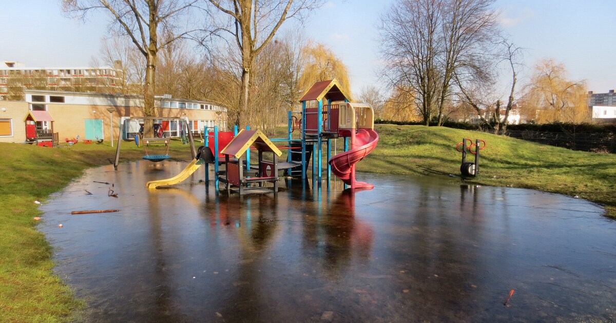Speeltuin al maanden onder water