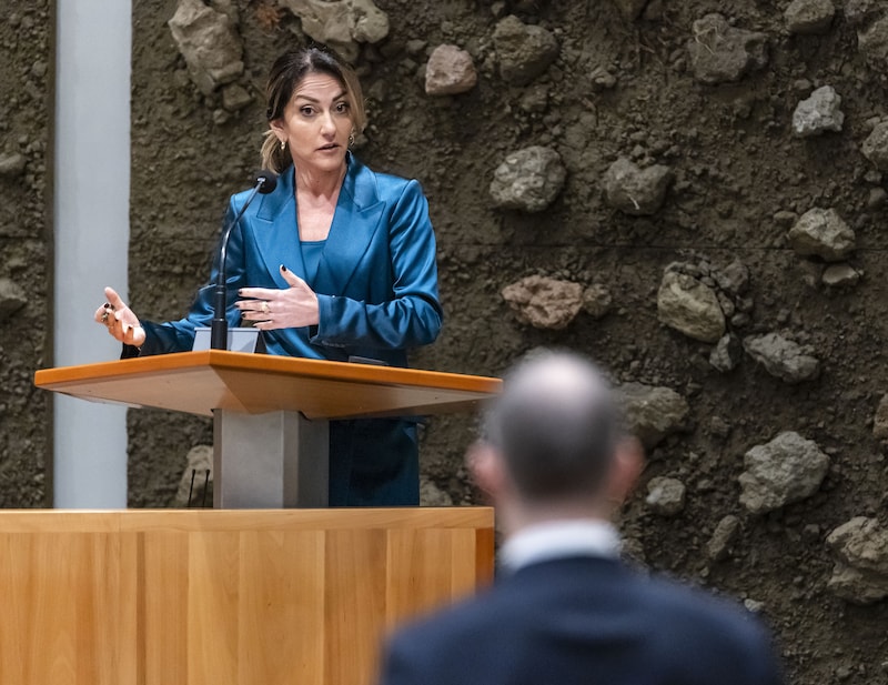 Dilan Yesilgöz (VVD) tijdens het debat.