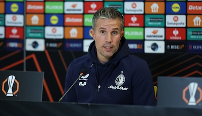epa12583498-feyenoord-s-head-coach-robin-van-persie-attends-a-press-conference-in-bucharest-romania-10-december-2025-feyenoord-rotterdam-with-face-fcsb-in-their-uefa-europa-league-league-phase-match-on-11-december-2025-epa-robert-ghement