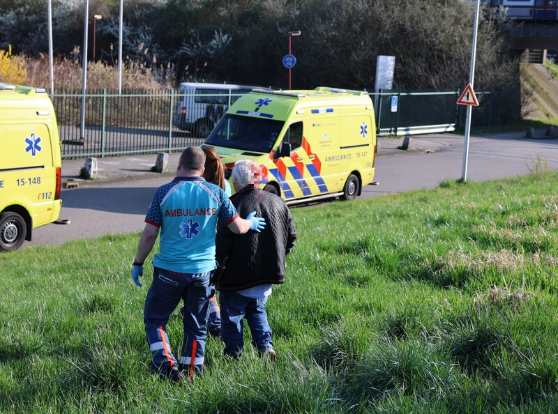 Man (72) mishandeld en in hoofd gestoken bij hondenuitlaatplaats | Regio |  AD.nl