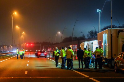 A2 bij Eindhoven dicht voor onderzoek naar heftige crash: gestolen voertuig vol met sensoren rijdt r