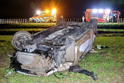 Auto slaat over de kop en komt in weiland langs N322 bij Puiflijk terecht