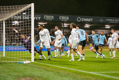 LIVE eredivisie | Doelpuntenfestijn in Velsen-Zuid: Feyenoord breidt voorsprong uit op Telstar na goal Steijn