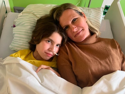 Evi (11) lag op de intensive care met 1 procent overlevingskans, nu willen haar ouders iets terugdoe