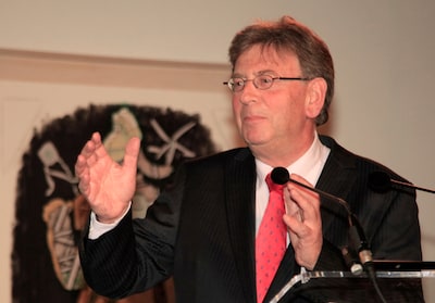 Oud-PvdA-politicus en ex-burgemeester Jacques Wallage (79) overleden