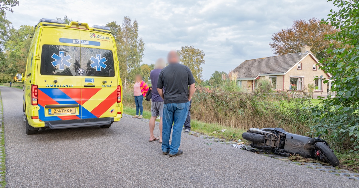 Scooterrijder hard gevallen op de Singel in Jubbega