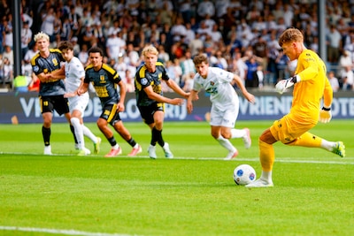 Koeman held voor Telstar met historische goals tegen Cambuur, VAR pakt hoofdrol in krankzinnige slotfase