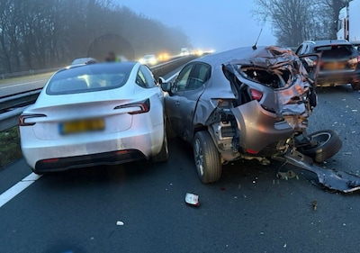 Drie auto’s botsen op A59 bij Waspik: forse schade en vertraging richting Zonzeel
