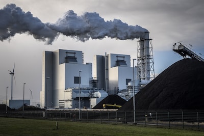 Coal plants ramp up during energy crisis, but experts warn the option is disappearing