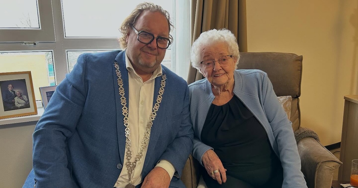 Oudste inwoner van Pekela viert 102e verjaardag: ‘Tot volgend jaar!’