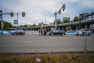 Grote schade na ongeluk op Roermondsplein in Arnhem
