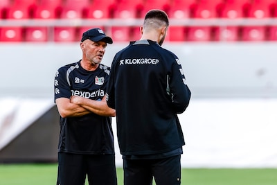 Voetbalpodcast | ‘Als trainer word je eigenlijk gechanteerd in zo’n situatie’