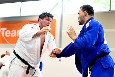 Met dank aan Grim Vuijsters is ‘de oude Jur’ eindelijk terug, maar bacterie maakt NK onzeker